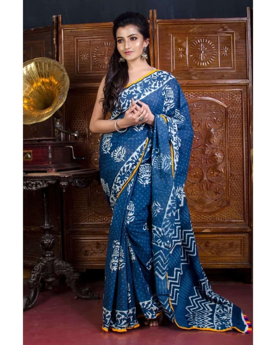 paarijaatham's tweet photo. Pure indigo dye sarees are available at an affordable price at paarijaatham. #sarees #pjpaarijaatham #trendycollections #cottonsarees #indigoprint https://t.co/w6sSUWBzbJ