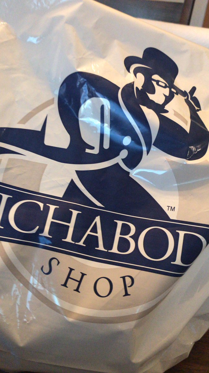 IchaDogs's tweet photo. Yoooo! 👀 We stopped by the @Ichabodshop and picked up some new swag at the store! Have you been in there recently? I mean.. Mom found something she likes too but they have a selection just for us #ichadogs now!!! 🙌🏻🙌🏻 #gobods #dogsforbods #Howling4WU https://t.co/avs1x2eGYS