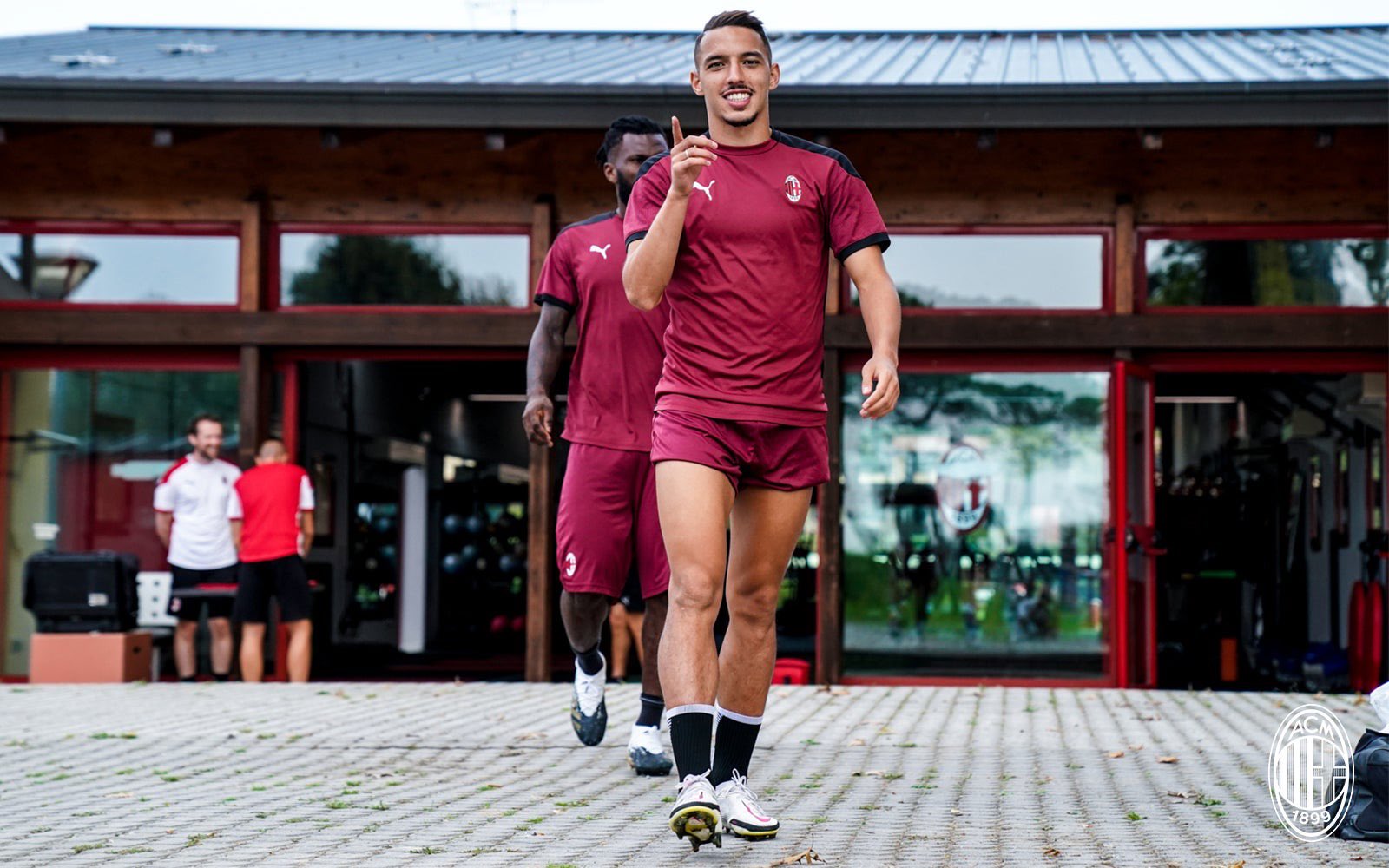 Eh4PiRUX0AAcOP7?format=jpg&name=large