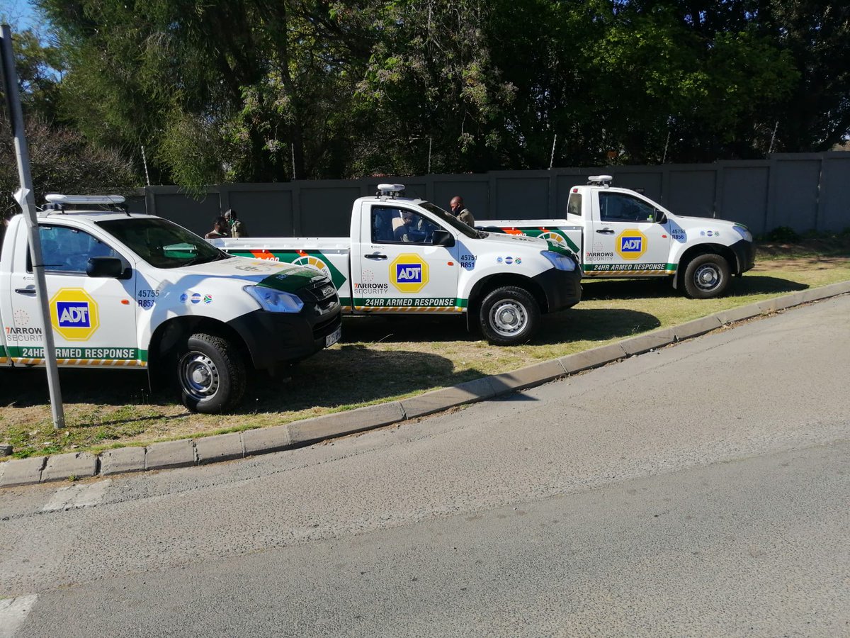Fidelity_Secure's tweet photo. #FidelityADT securing the streets of #Bryanston. #Standingoff, #ShowingForce on Cambridge and Devonshire. We are always there for your #Comminity.
#WeHaveYouCovered. #KeepingYouSafe #SecuringYourAssets https://t.co/64180Ibjc0