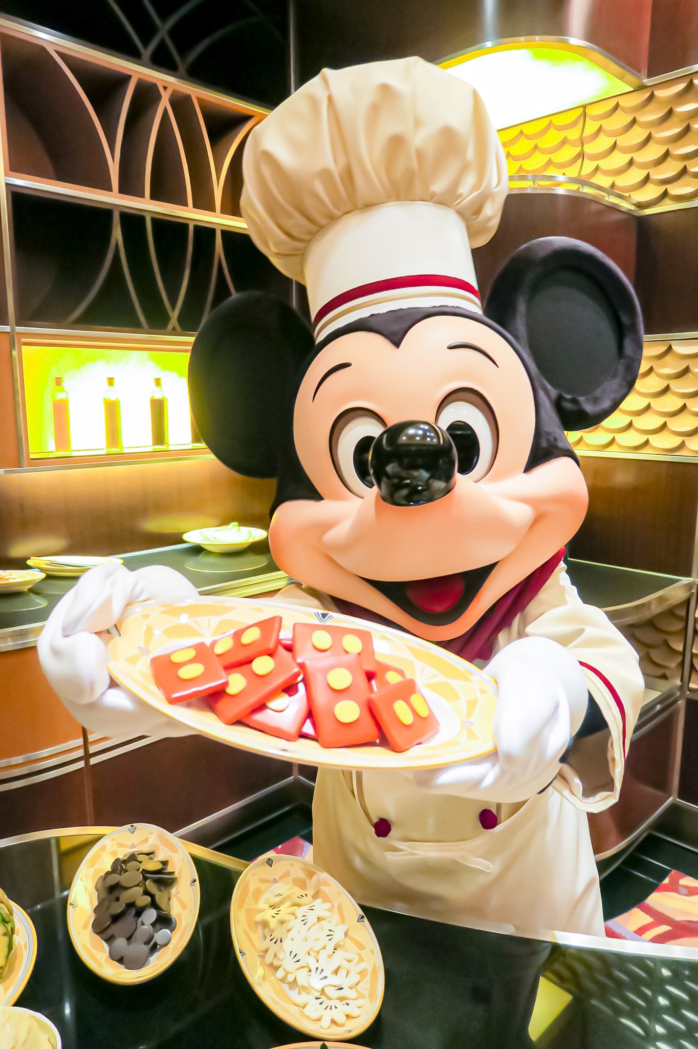 つっちー Dあか ミッキーグローブにミッキーシェイプ ミッキーのズボン たくさん用意されたパフェの材料 パティシエと一緒に作るパフェと 幸せなひととき カッコいいパティシエに会いたい W ディズニーアンバサダーホテル マイ