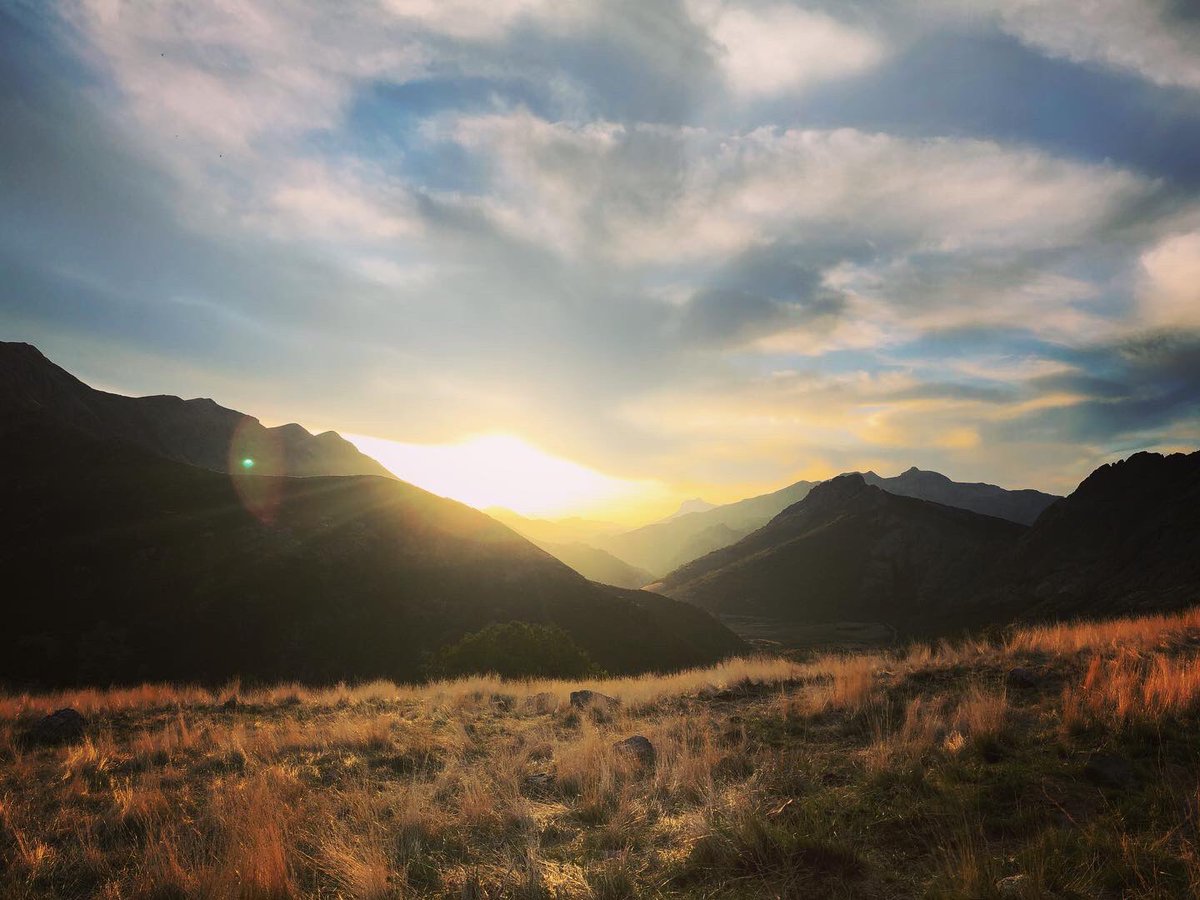 Recargando pilas ⛰⛰! 
#sanglorio #cubildelcan #domingosdemontaña #desconectarparaconectar #picosdeeuropa #llanavesdelareina #mountain #cordilleracantabrica