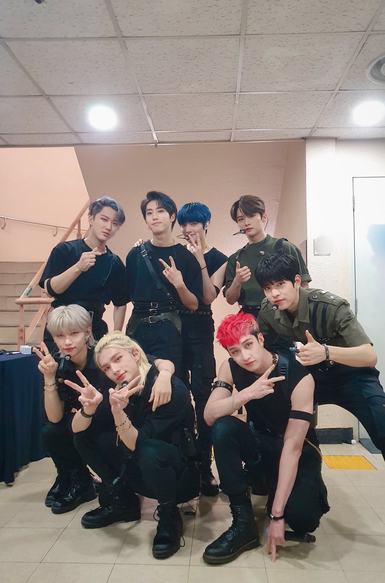 Stray_Kids's tweet photo. [스키지기]
STAY! Stray Kids의 관계자가 되어 'ONLINE UNVEIL : IN生'으로 잘 들어왔나요?! 이번 앨범 타이틀곡인 "Back Door" 뿐만 아니라, 각종 띵곡들까지! SKZ만의 매력으로 가득 채운 무대들 덕분에 너무 즐거운 시간이었어요!🥰 이번 <IN生> 앨범도 열심히 달릴 예정이니 STAY 함께 달려요!!🔥 https://t.co/qhFRKN6PwL
