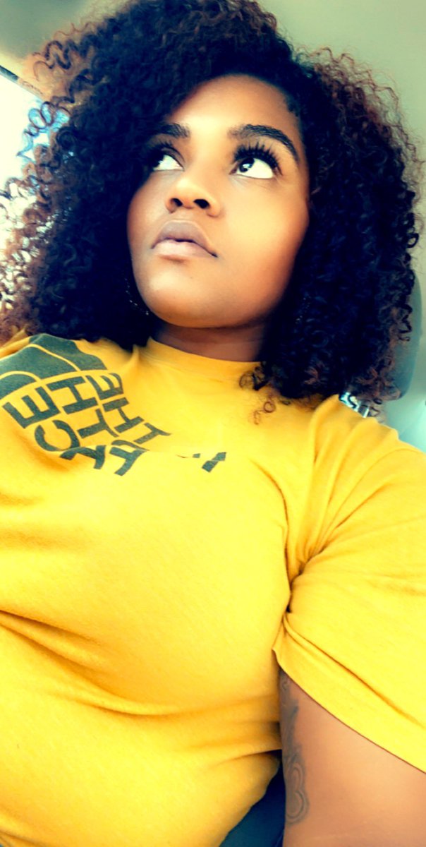 xosexface's tweet photo. @chachisss_ Anytime love. I my hair is naturally curly so I understand https://t.co/YqkJJLzss4