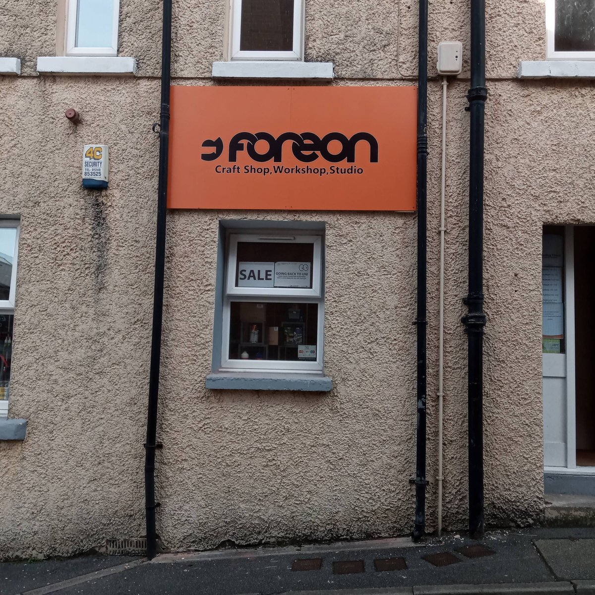 ForeonShop's tweet photo. Our sign is now up so it easier to find us in Bangor. #bangor #creativeshop #craftshop #artsupplies #signisup #openforbusinesses #sayhi https://t.co/0uxys0Yw4N