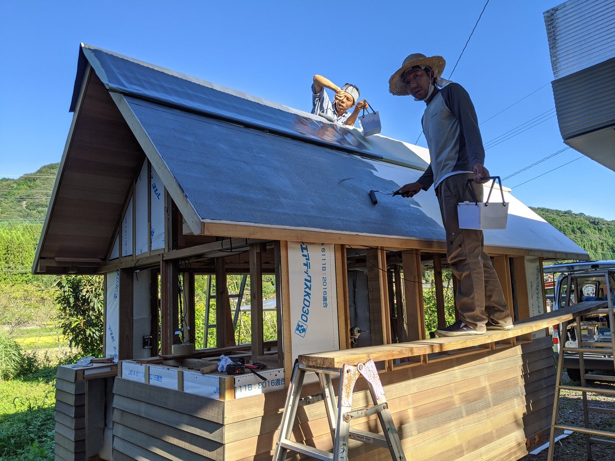 ট ইট র Tiny House Japan タイニーハウスジャパン 屋根を貼ってます 暑さが和らいで作業がしやすくなりました タイニーハウス タイニーハウスジャパン モバイルハウス Tinyhouse ট ইট র Tiny House Japan タイニーハウスジャパン 屋根を貼ってます 暑さが和らいで作業がしやすくなりました タイニーハウス タイニーハウスジャパン モバイルハウス Tinyhouse
