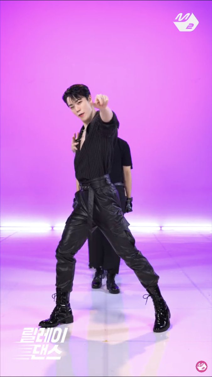 dal_kk_'s tweet photo. 문빈 피지컬 미쳤 https://t.co/1s5nK0twjU