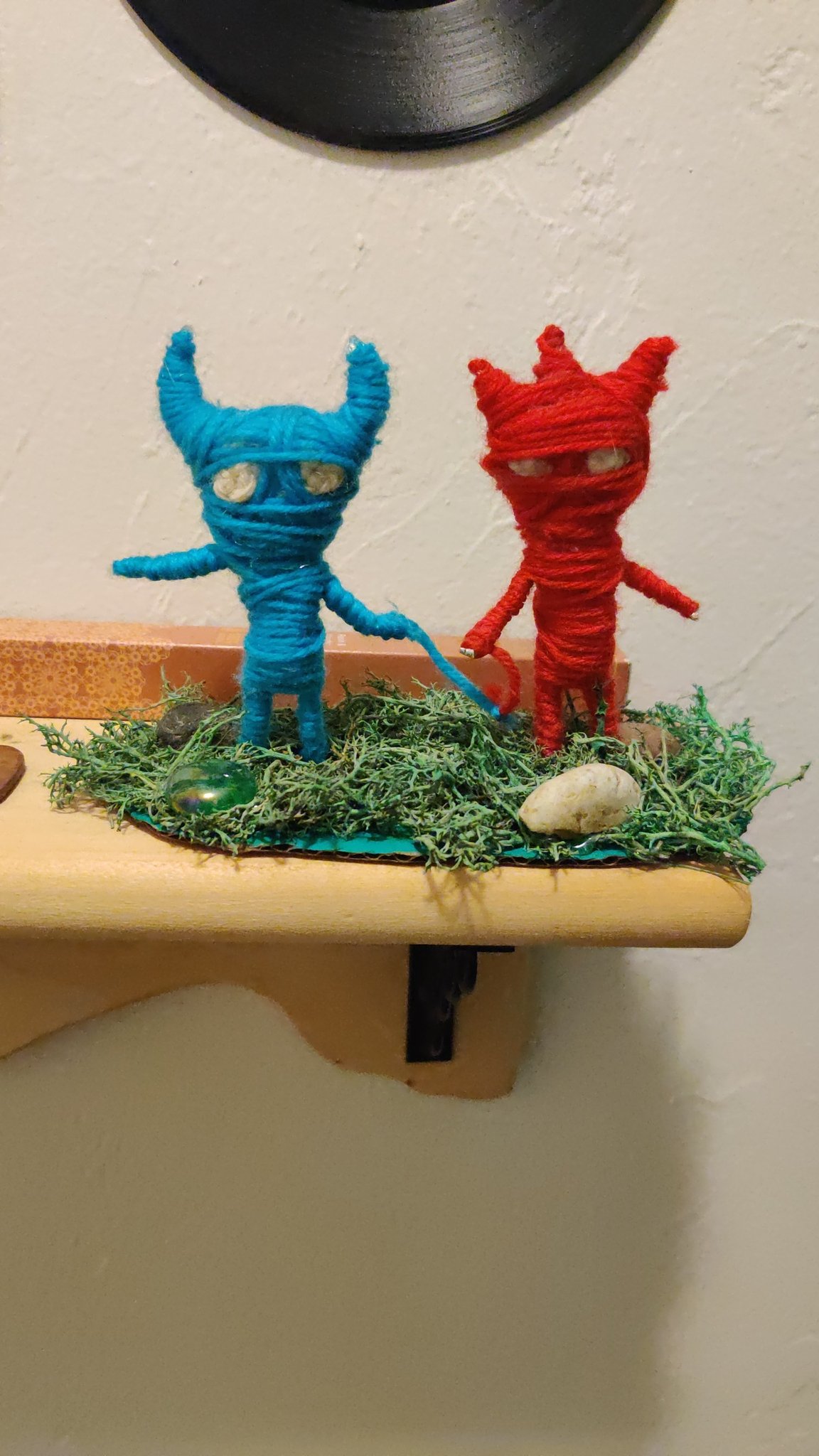 El hermoso mundo de los Yarnys en el Unravel Two