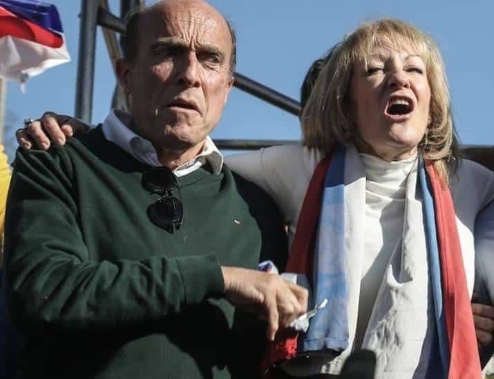 A quien corresponda, la foto de la campaña.