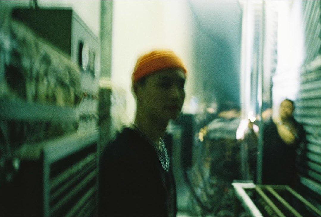 defstouch's tweet photo. jaebeom and his blurry photos https://t.co/dqycmou89c