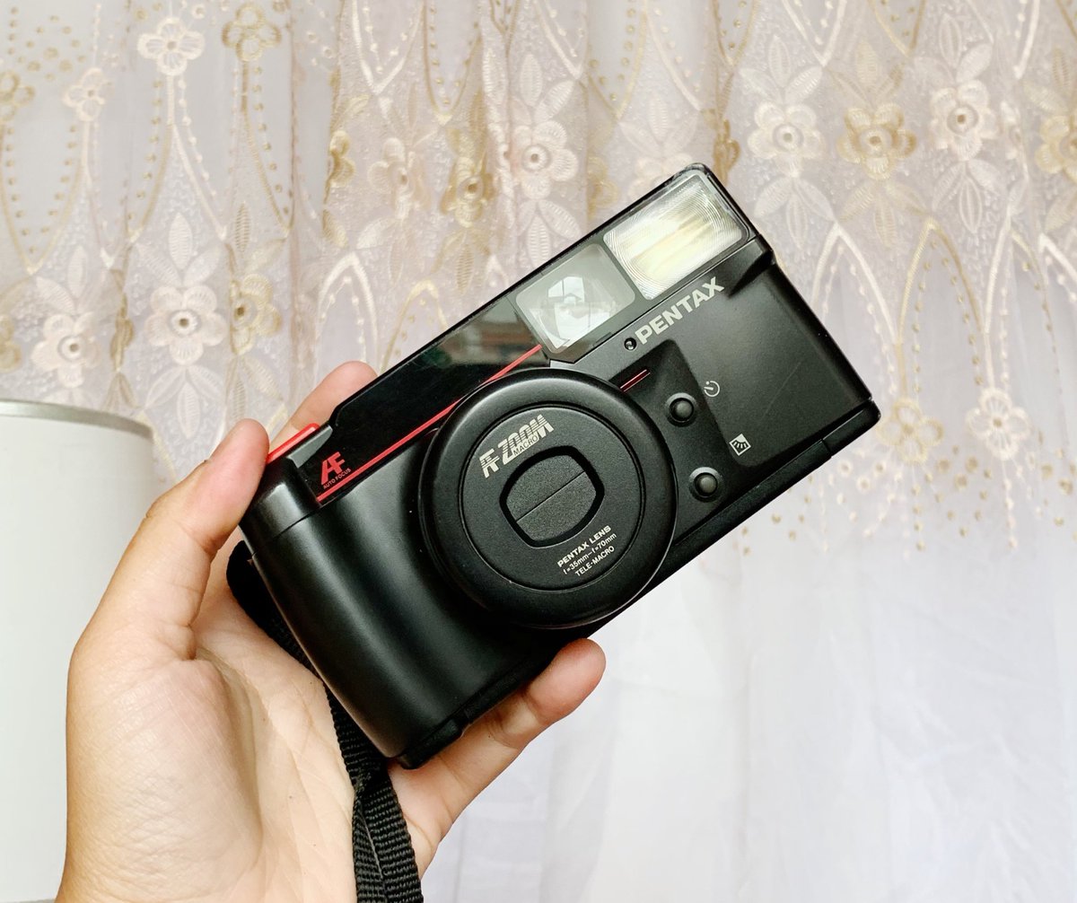 kongfilmjapan's tweet photo. ขออนุญาตเจ้าของภาพนะคะ☘️ #กล้องฟิล์ม Pentax Zoom 70S Date (1850฿)น้องมาพร้อมการทำงานเต็มระบบ พร้อมสายคล้องคอแท้ตรงรุ่น แฟลชทำงาน ถ่ายง่าย Auto Focus เลนส์ 35mm - 70mm Tele-Macroเลนส์ใส ไร้ฝ้า ไร้รา ช่องมอง ห้องฟิล์มสะอาด บอดี้สภาพดีมาก ถ่ายอะไรก็สวย #กล้องฟิล์มคอมแพค https://t.co/dlYihDwpgB