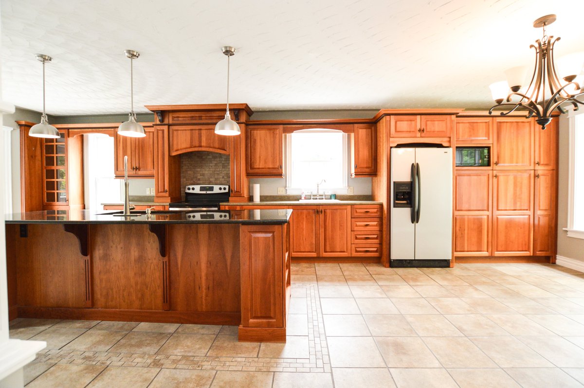 TheChelseaLTeam's tweet photo. Welcome to #229ThirdAvenue ! Located in secluded Lakeview, this spacious split entry was made for kitchen parties, pool days, AND cozy nights by the fire. Car enthusiast? you'll fall in love with the heated detached double car garage! #NSrealestate #forsale #realtor https://t.co/wE8fo9fju7