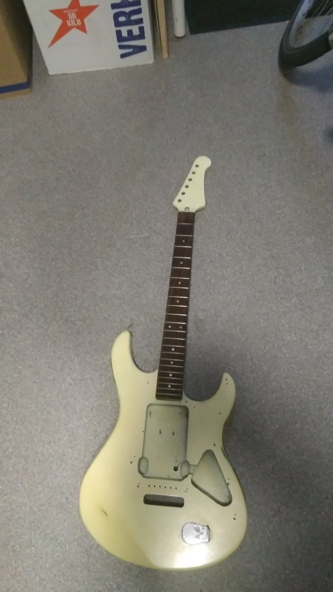 fabulouscop's tweet photo. what colour should I paint my Yamaha Pacifica? I painted it around 10 years ago and I've kinda had enough of this look https://t.co/FTbhIxI8HP