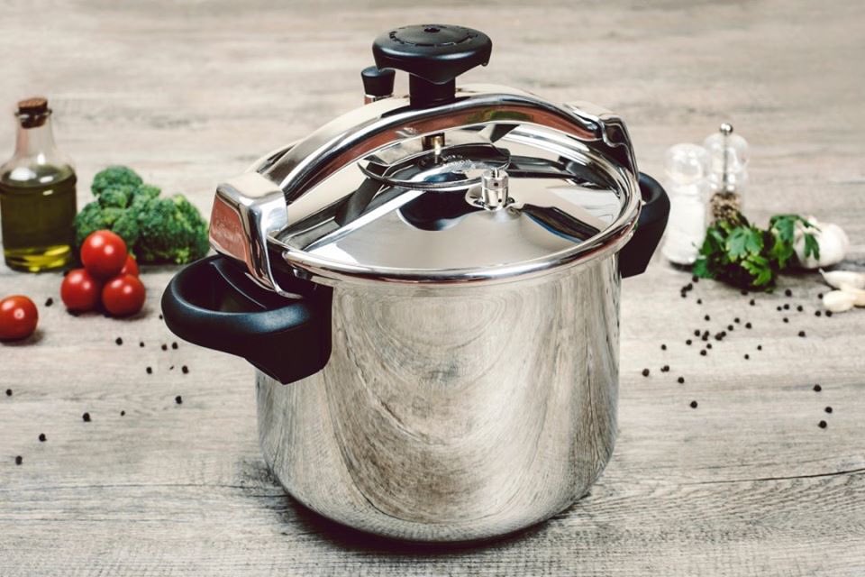 JashanmalBH's tweet photo. Traditional Stainless Steel Pressure Pot
- Compatible with all heat sources including induction
Shop online at https://t.co/epSXkBDN23
#Silampos #household #Pressurepot #Pressurecooker #cooking #Jashanmal #Bahrain https://t.co/Ttx35O4wSF