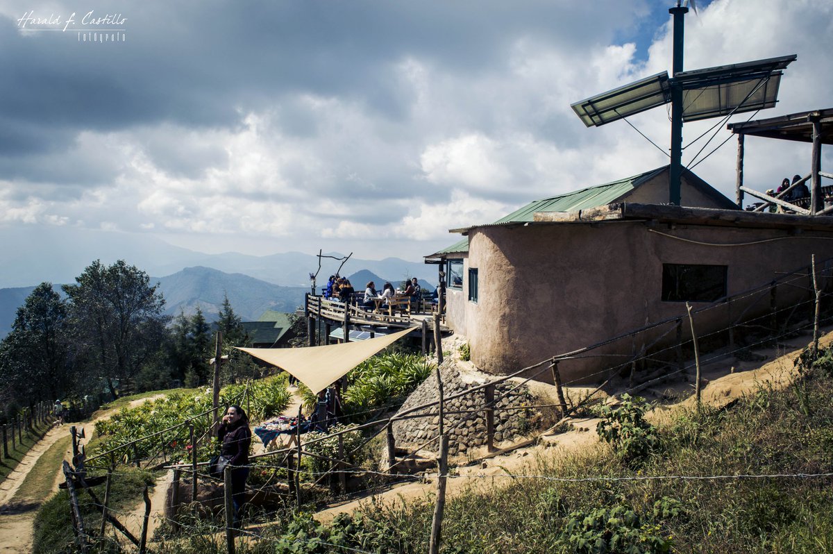 Haraldshots's tweet photo. Hobbitenango 📸 #PhotographyIsArt #streetphotography #flores #nikon #nikontop #StreetArt #50mm #perhapsyouneedalittleguatemala #visitguatemala #colors #photographer #arquitecture #4gradosnorte #Guatemala #hobbitenango https://t.co/XXnQg67jsX