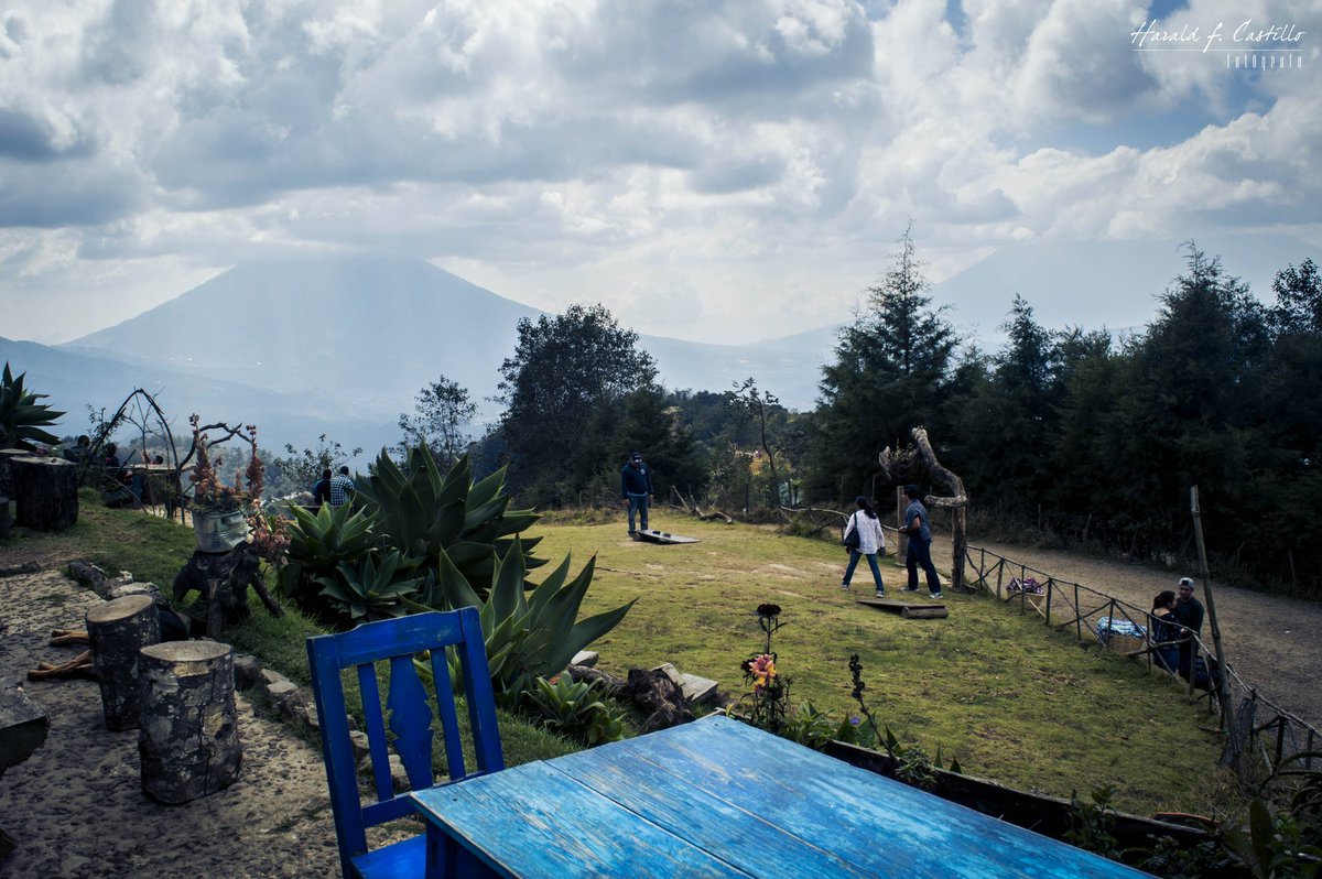 Haraldshots's tweet photo. Hobbitenango 📸 #PhotographyIsArt #streetphotography #flores #nikon #nikontop #StreetArt #50mm #perhapsyouneedalittleguatemala #visitguatemala #colors #photographer #arquitecture #4gradosnorte #Guatemala #hobbitenango https://t.co/XXnQg67jsX
