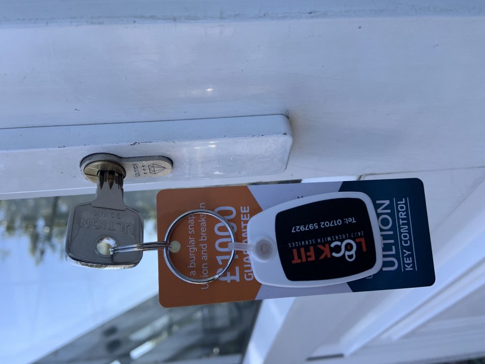 lockfitessexsth's tweet photo. Another happy customer in #Leigh-on-sea.
Upgraded the front and back door with #Ultion locks.
#locksmiths #24hourlocksmith #lockfitessex #lockfit https://t.co/4x4cPgdnYt