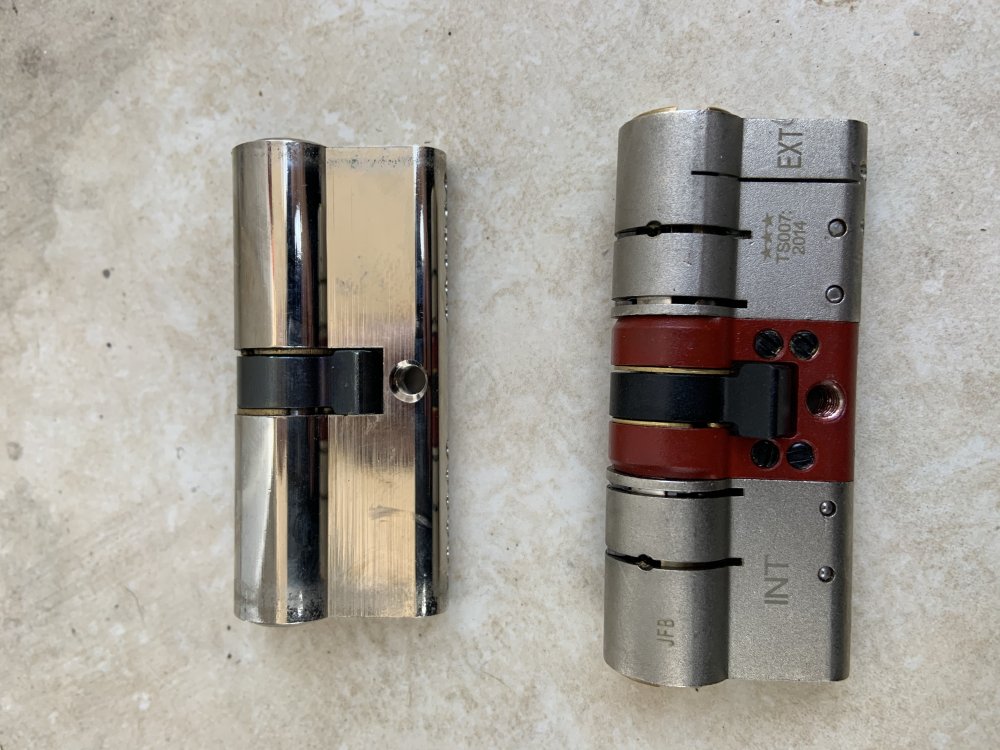lockfitessexsth's tweet photo. Another happy customer in #Leigh-on-sea.
Upgraded the front and back door with #Ultion locks.
#locksmiths #24hourlocksmith #lockfitessex #lockfit https://t.co/4x4cPgdnYt