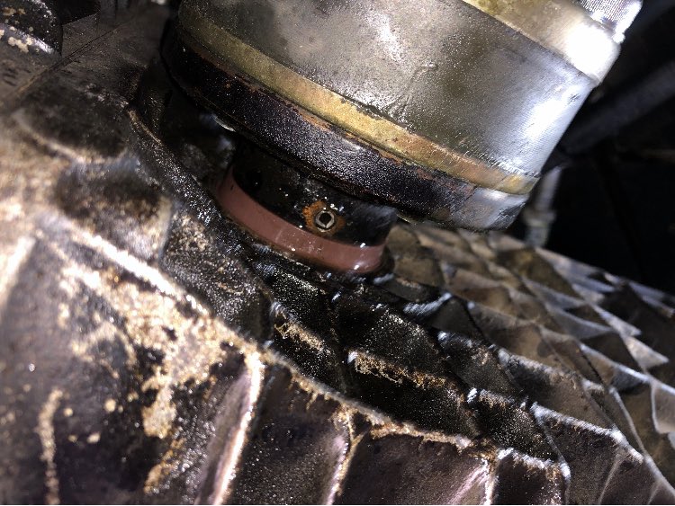classiccarguru1's tweet photo. I’ve seen some muppetry in my time but this takes the biscuit
Friend tells me garage changed his #Delorean driveshaft seals twice but still leaking
The red lip seal fits in the housing from the INSIDE when unscrewed
NOT slipped over the shafts on the outside🤦♂️
#YouOnlyHad1Job https://t.co/H7jzLdPh3D