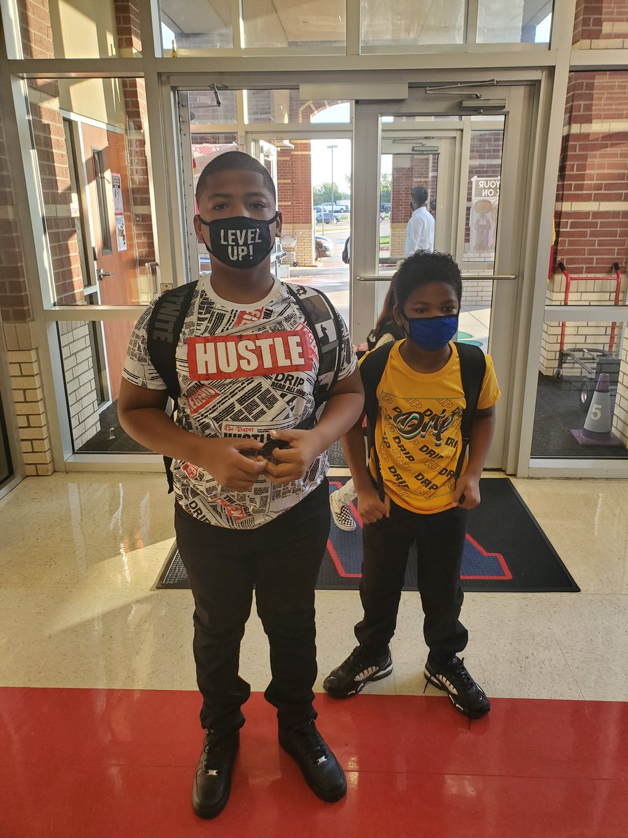 M_OGuin5's tweet photo. So happy to see our Wharton Tigers back on our campuses this morning! Kudos to the faculty, staff, and administrators for ensuring we had a great start. So excited for this year! #TogetherWeWill #TigerPride #Family https://t.co/0pPMdVtkd0