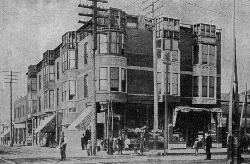 PrettyCrazyPod's tweet photo. This week, we discuss America’s first serial killer, H.H Holmes. We discuss his murder castle, bigamy, and insurance fraud. Then we each pitch a movie to producers. #murderpodcast #hhholmes #serialkiller #murdercastle #murder #podcast https://t.co/scIQ8FL408