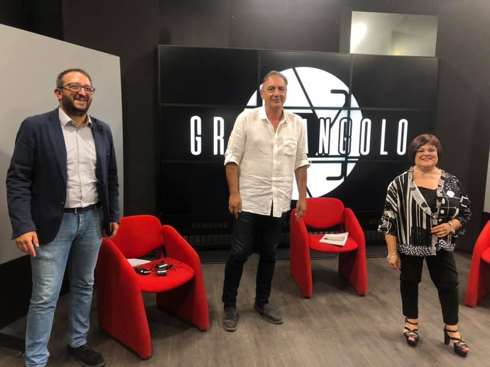 Grandangolo in onda questa sera alle 21:30 su LAQTV Abruzzo canale 73 e sul Capoluogo, sia sul giornale che sulla pagina Facebook.
Conduce David Filieri