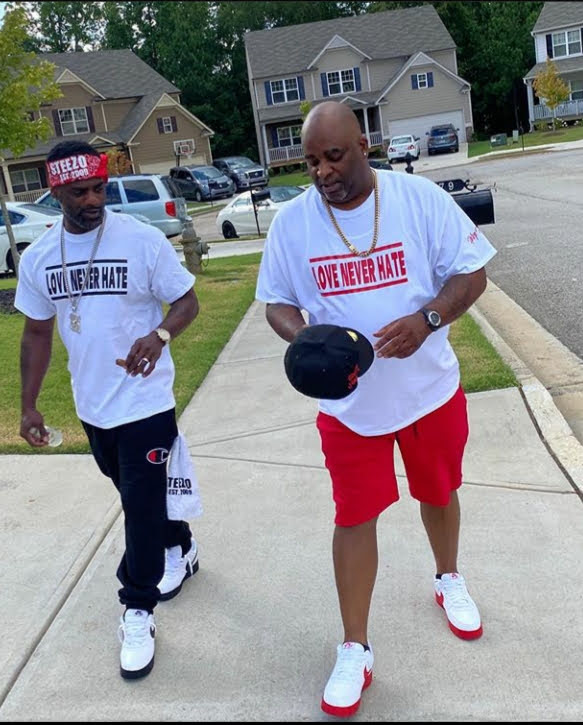 EshAllen's tweet photo. @UptopApparel
@kokoskinn
@mikesteezo21
@purpleflowerna
#lovethyneighbor
#hislifematters
#herlivematters
#letuslive
#alwaysshowlove
#loveneverhate
#loveoursons
#loveourbrothers
#loveourmelanin
#blacklivesmatter
#stayprayedup
#lnh
#purpleflowerladies
#purpleflowerinc
#mikesteezo https://t.co/HCLW5gQcSF