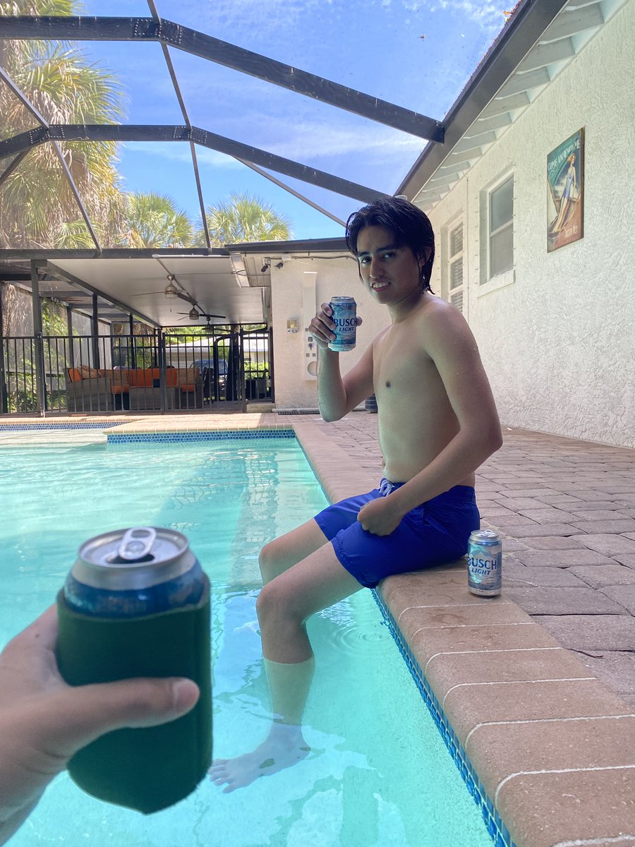 silercasillas5's tweet photo. Happy birthday beaner ❤️🍻 https://t.co/GueGdWvvlJ