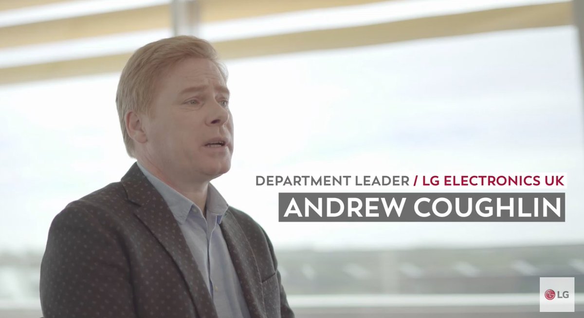 GlobbIT_ES's tweet image. LG presenta el primer #smartphone dentro de su nuevo #ExplorerProject: #LGWING cuya pantalla extendida rota 90 grados quedando orientada en formato panorámico y revela una segunda pantalla de 3,9” 👉 Muy pronto todos los detalles en la web!