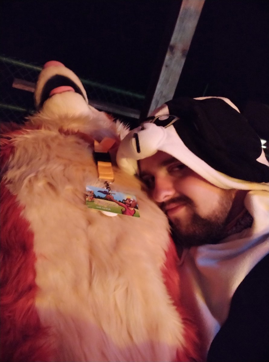 TenzotheTiger's tweet photo. The #Furgether this Weekend was Awesome, had a blast and now I'm going home :3 https://t.co/LKmUlH5V12