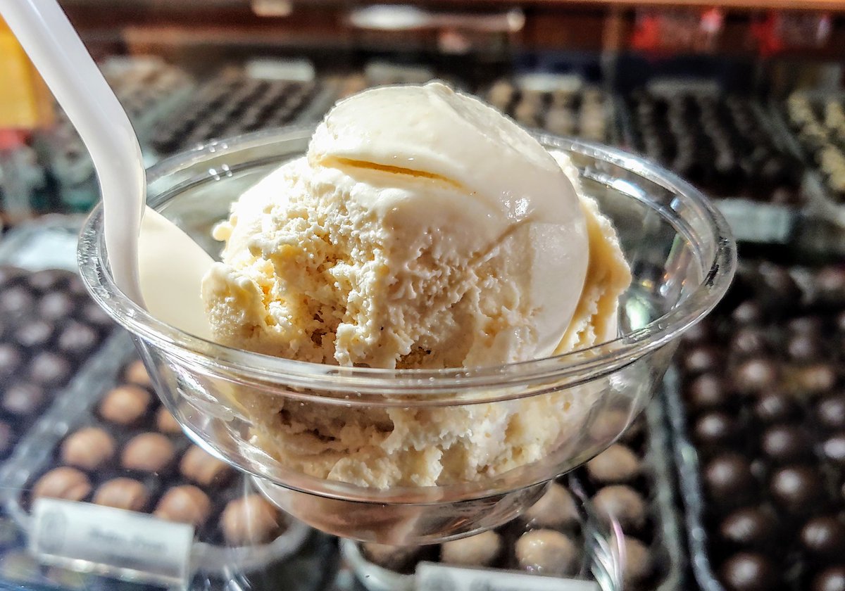 _SweetJennys's tweet photo. Here are the flavors for today.
Retweet for a shot to win a free ice cream.
 And don't forget our Apples &amp; Honey flavor available for a limited time. 🍎 🍯 https://t.co/i7ogU71q8r