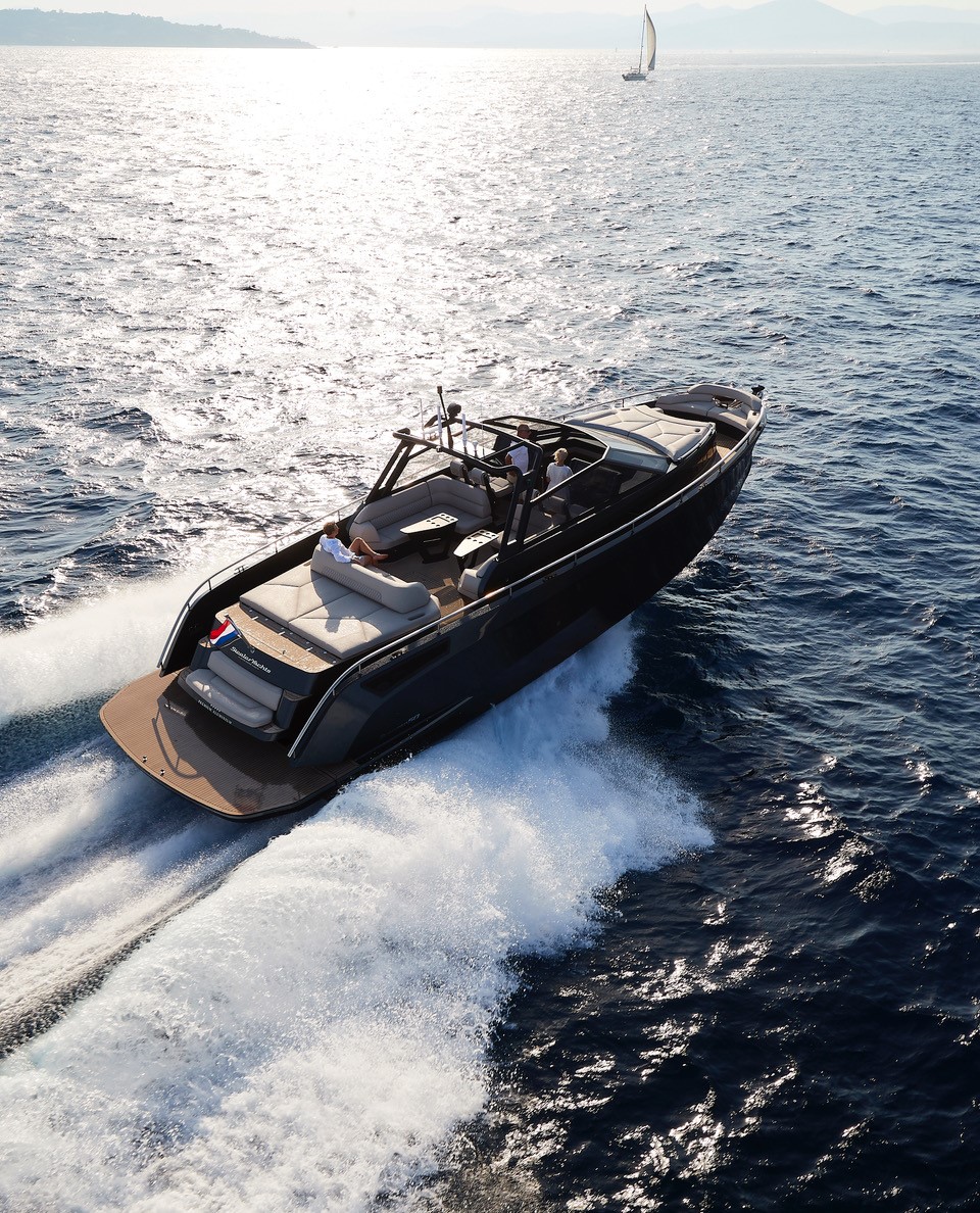 Op initiatief van de Hiswa te water organisatie is er ook dit jaar een Boot van het Jaar verkiezing. Hierbij worden 5 prijzen verdeeld in verschillende categorieën onder boten en watersportbedrijven. Benieuwd naar de winnaars van dit jaar? Ga naar hiswatewater.nl/beursnieuws/ve….