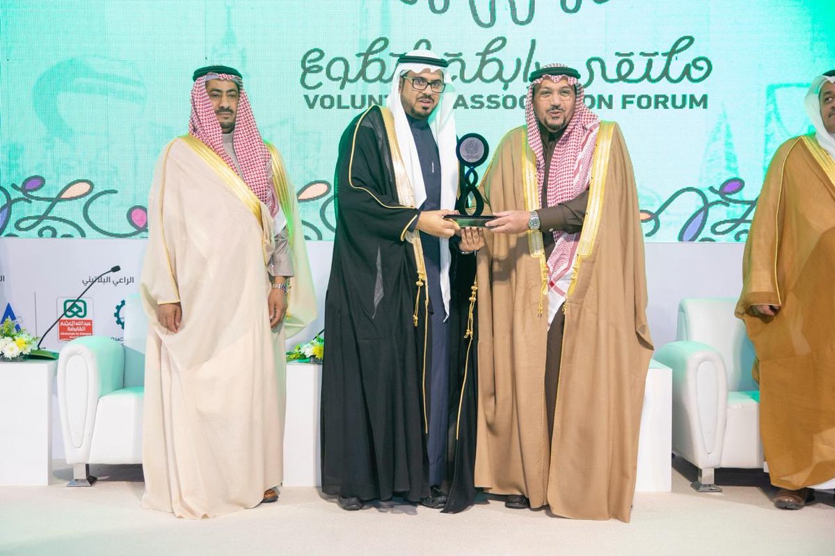 qunsad's tweet photo. تهنئ أسرة عمادة شؤون الطلاب سعادة الدكتور محمد بن صالح العجلان بمناسبة صدور قرار معالي رئيس #جامعة_القصيم بتكليفه عميداً للعمادة.
صادق دعواتنا له بالتوفيق والسداد.
خير خلف لخير سلف https://t.co/769GKuoxnt