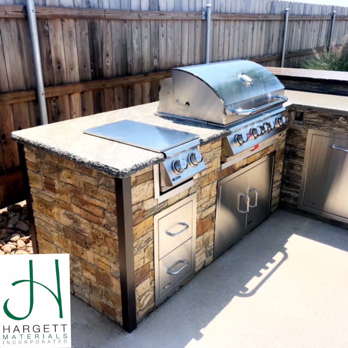 gotpotholestn's tweet photo. The Hargett Materials team is blessed to partner with some talented companies who are able to create some amazing projects! Check out the display bar that Jody Gott &amp; him team at Gott’s Landscaping &amp; Supplies were able to build using some of HMI’s bagged #concrete mixes. #quality https://t.co/K79x4cI1rZ