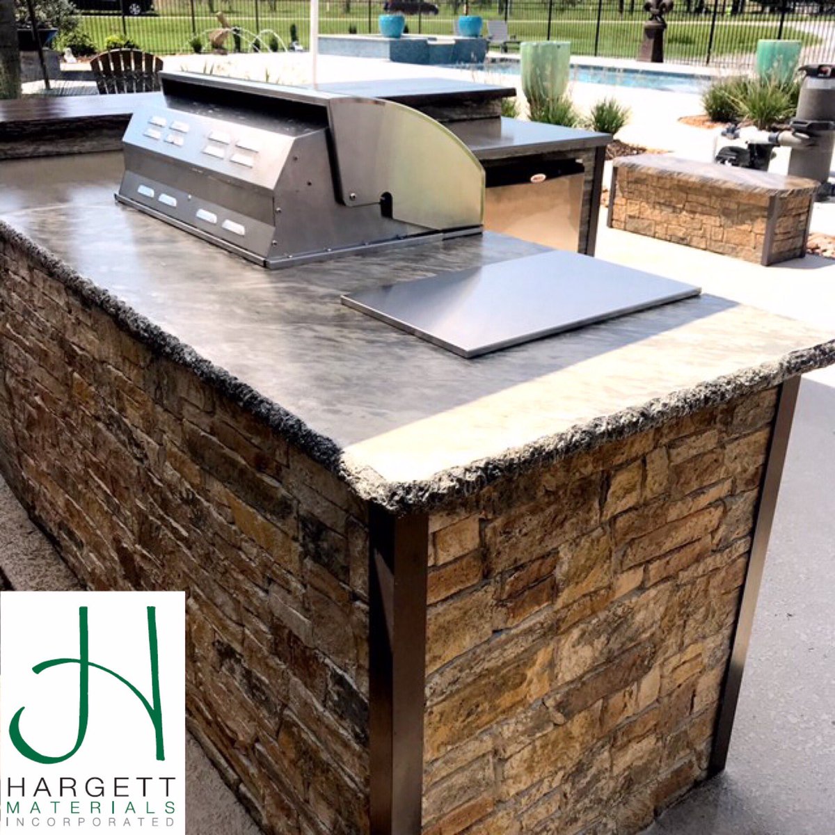 gotpotholestn's tweet photo. The Hargett Materials team is blessed to partner with some talented companies who are able to create some amazing projects! Check out the display bar that Jody Gott &amp; him team at Gott’s Landscaping &amp; Supplies were able to build using some of HMI’s bagged #concrete mixes. #quality https://t.co/K79x4cI1rZ