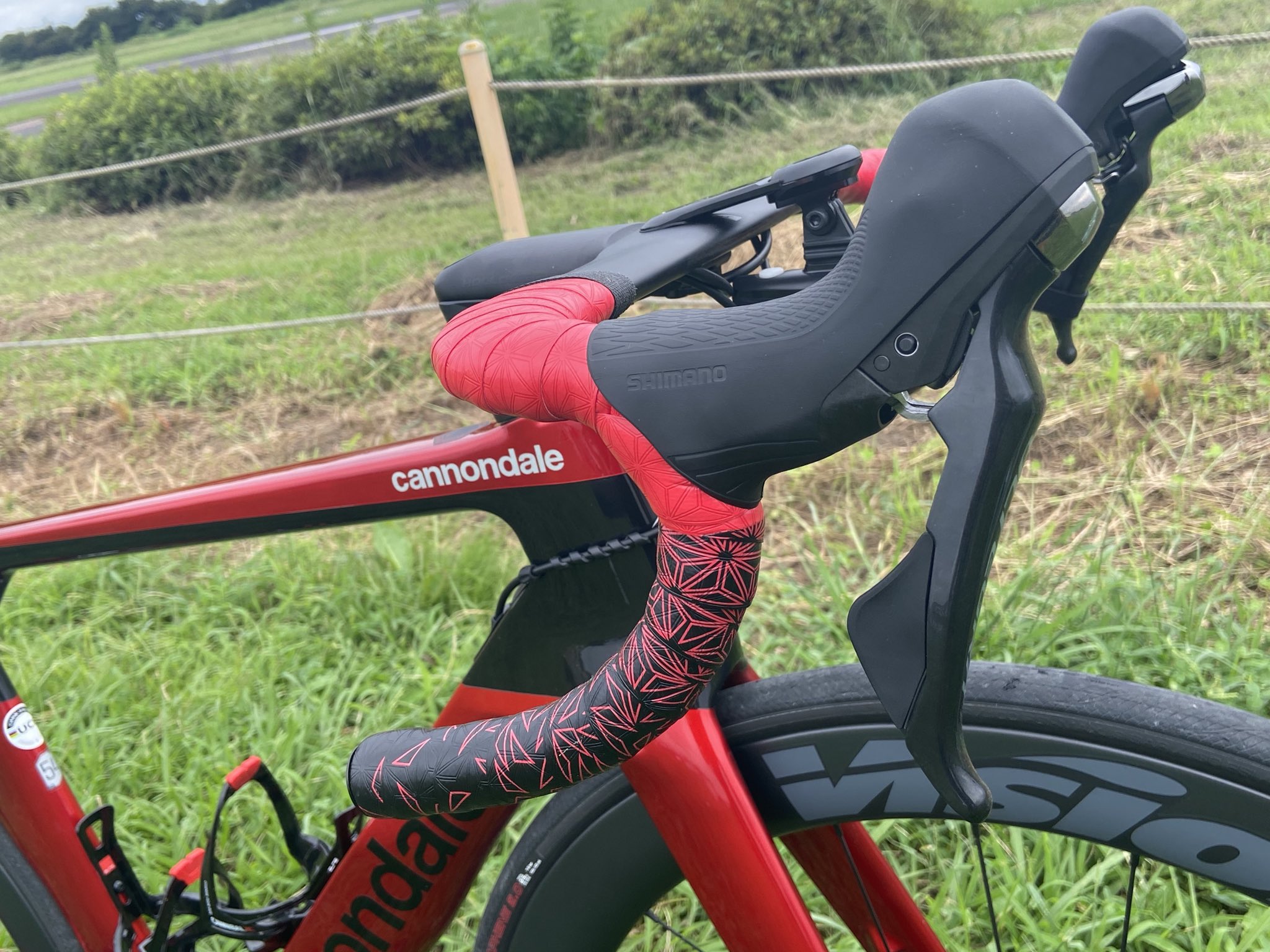 まっちゃん S660納車待ち ちゃんと写真撮ってみました スマホだけど 色々と相談に乗ってくれたワイズロード渋谷さんありがとうございました 最低6年は乗ります 8年乗ったスーパーシックス5もまだあるけど キャノンデール