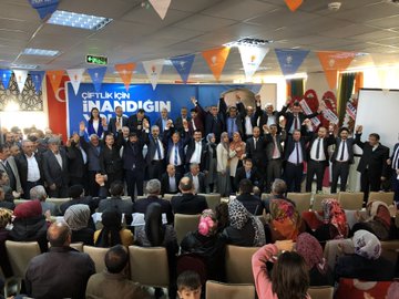 AKGMTeskilat's tweet photo. 7. Olağan Kongre sonucunda Çiftlik ilçe başkanı olarak seçilen Sn. Cevat TEMUR ve yönetim kurulu üyelerine yeni görevlerinin hayırlı olmasını temenni eder, başarılar dileriz.
@akpartinigdeil 
#İnandığınYoldaYürü https://t.co/fI3kLsUl5z
