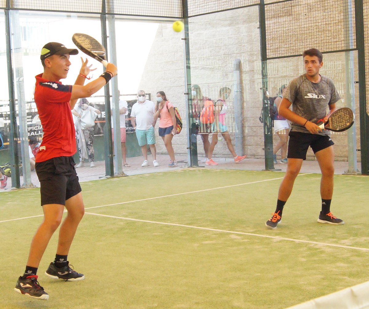 vamospadel's tweet photo. Los jugadores #Cartri #JosepeMontalban y #DiegoSimón campeones del TORNEO 4000 SAN Fernando de la #FAP 🏆 Enhorabuena!
#Cartriteam
#SolanoAcademy https://t.co/9s3HKKTRuw