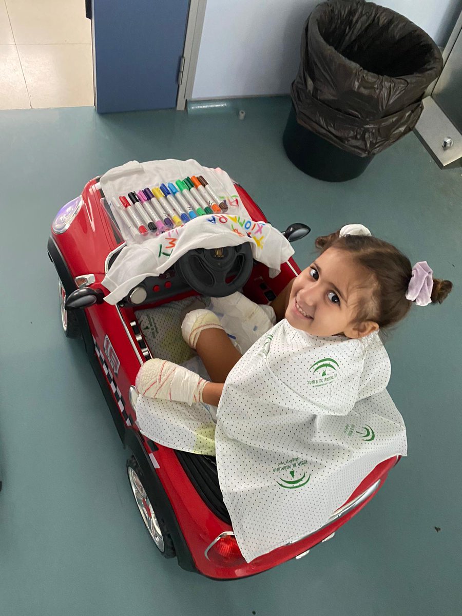 Alguntiodeporah's tweet photo. Mi prima de 4 años ha estado muy grave en el hospital y tras una sepsis, le tienen que amputar las 4 extremidades. Desde una clínica privada han asegurado que le recuperan las 2 piernas y una mano pero no se lo pueden permitir. Cualquier ayuda es agradecida ♥️
Insta:carlota.gl16 https://t.co/ItPUn0XZt5