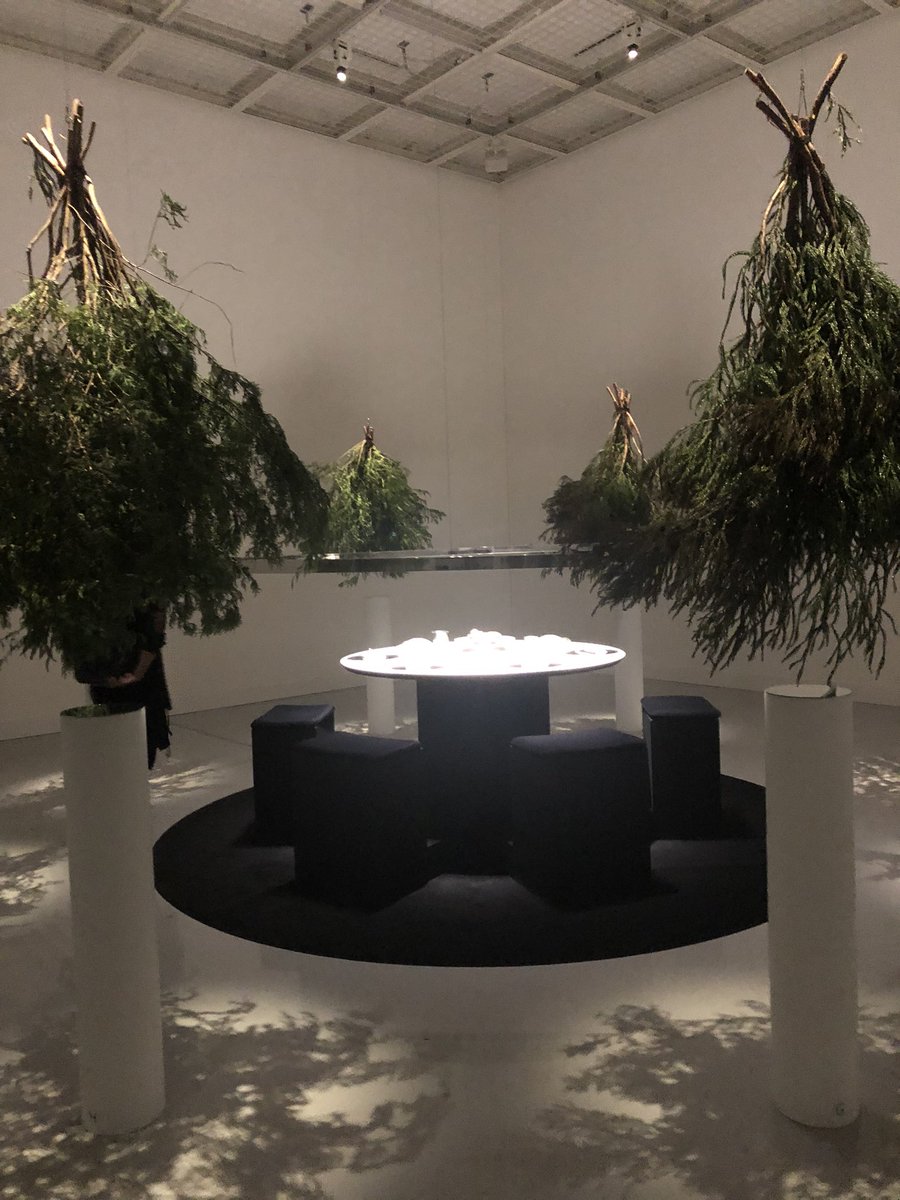 miranoirchaton's tweet photo. 諏訪綾子さんの個展「記憶の珍味」へ。目に見えない「香」をこんな風に演出するなんて本当に刺激的なインスタレーションでした。想像を超えたヒラメキと言葉も素晴らしいです。

9/26まで…気になる方は絶対見たほうが良い、おすすめです！ https://t.co/CVULuVB7Wx
