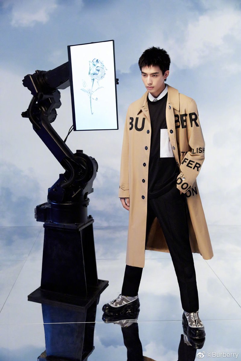 Burberry Weibo update 200914 with  #SongWeilong