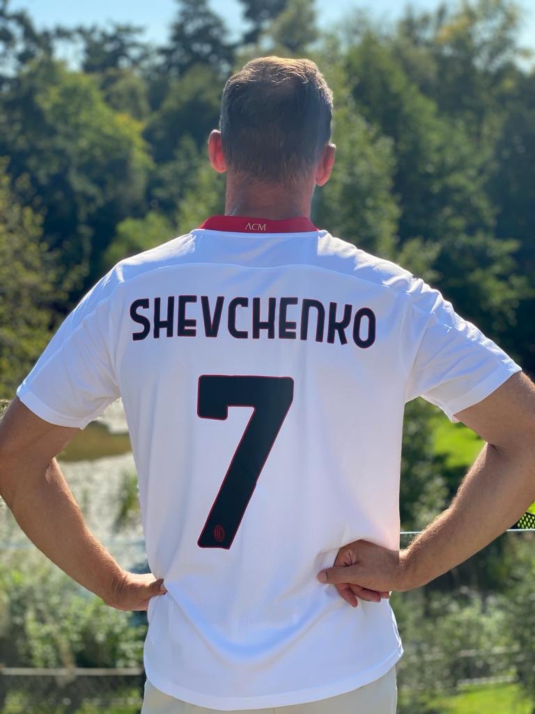 Always amazing emotions when I put on the Milan jersey. In particular the white of away brings back unforgettable memories. <a href="/acmilan/">AC Milan</a> will always be in my heart #ThisIsMilan Forza Milan 💪