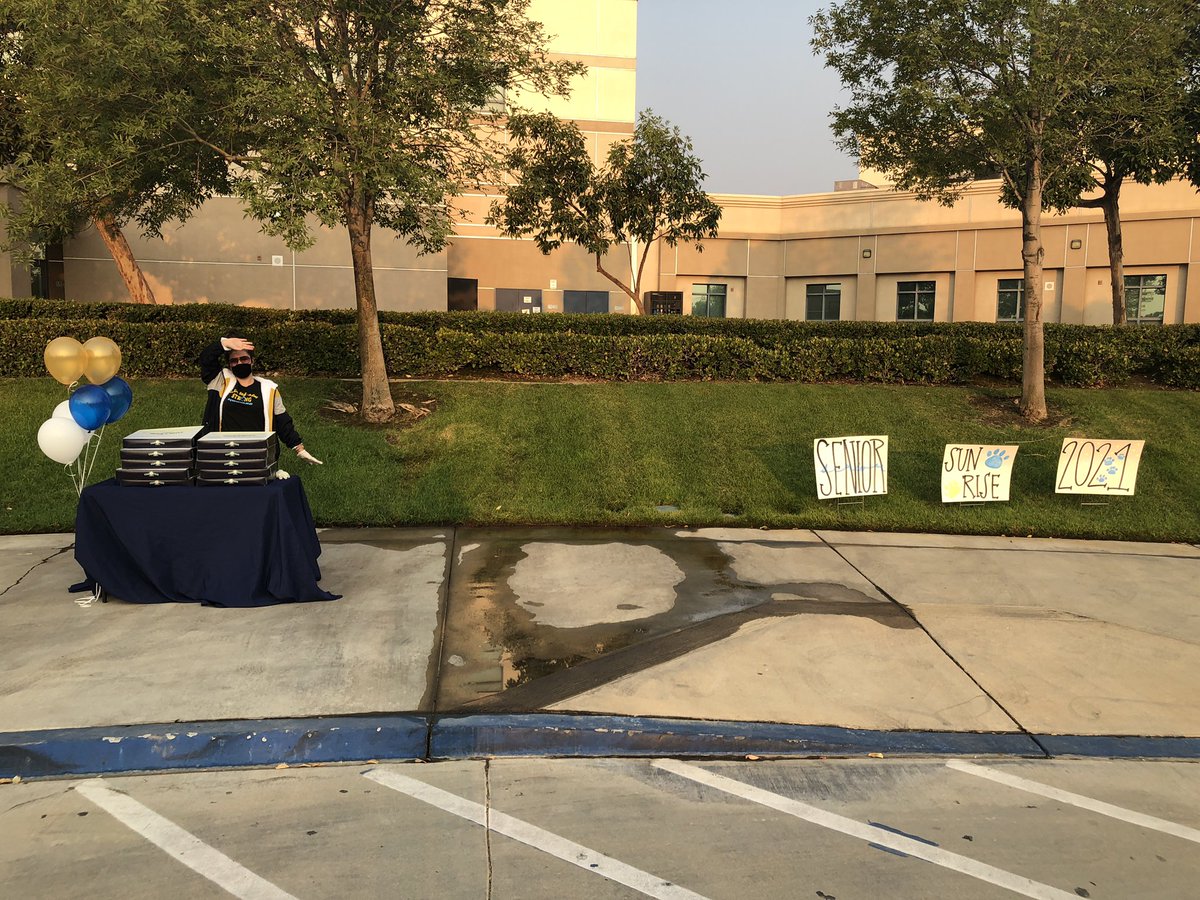CHS Senior Sunrise happening now! Until 9am today! Swing through and pickup a free doughnut!
