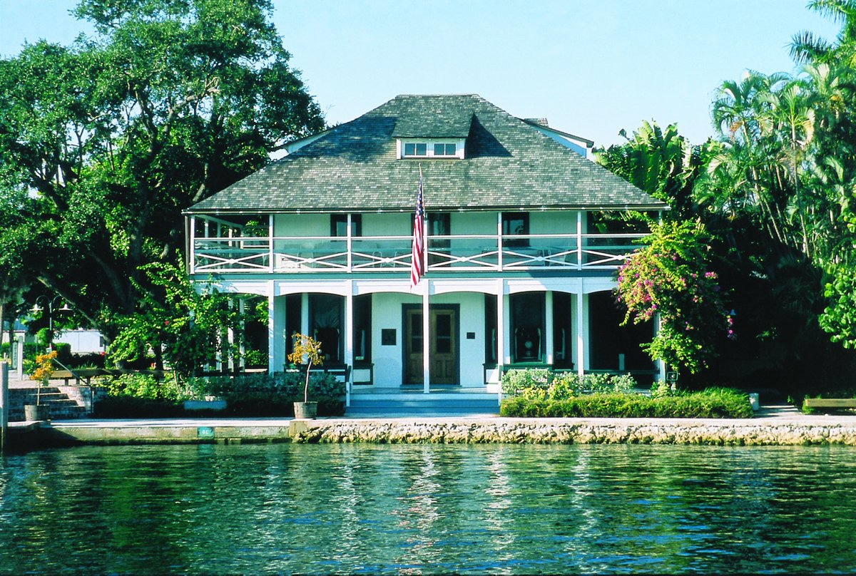 riverwalkae's tweet photo. #DidYouKnow @StranahanHouse started its #VirtualHistoryHappyHour series?! Join them on the third Tuesday of every month for an intriguing look at various #SouthFlorida history topics from the comfort of your own home. Tickets: https://t.co/1dJZX0BrAQ. #VisitLauderdale https://t.co/3BsManaNiN