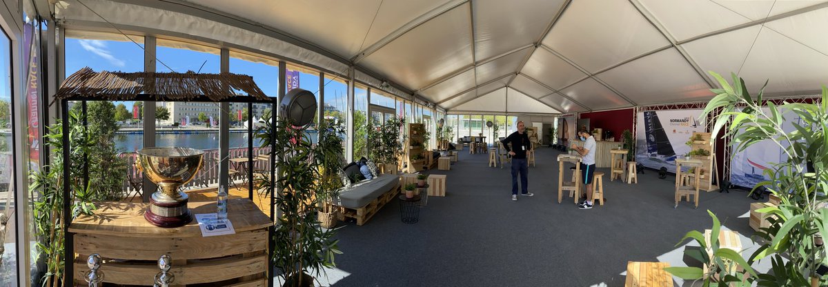 PcOrganisation's tweet image. Chaque année depuis 2017, notre mobilier fait un arrêt d’une semaine au carré des skippers de la @NormandyRace ⛵️ C’est en ce moment sur le port de @CaenOfficiel ! #normandy #normandychannelrace #caen #caencentreville #igerscaen #skipper #caenmaville #caenlamer
