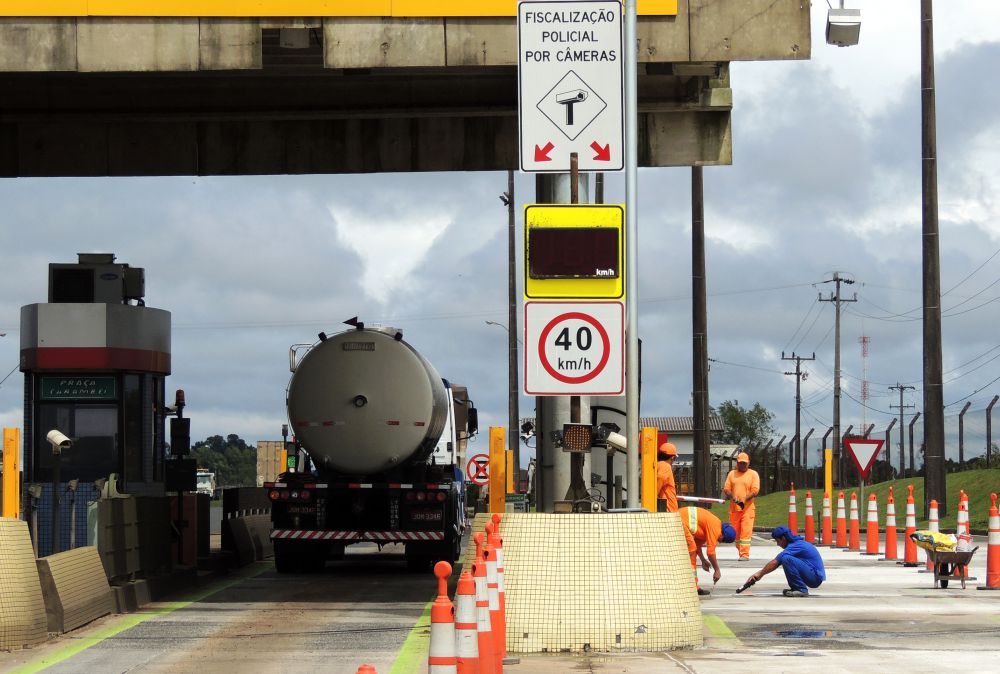 PortalEstrada's tweet photo. Governo publica lista de rodovias federais que vão integrar novo #pedágio no Paraná

De acordo com a publicação, entre as #rodovias elencadas estão as do Anel de Integração no #Paraná e o sistema rodoviário BR-135/316, no Maranhão, dentre outras.

https://t.co/0ekkwifuEp https://t.co/BrSqXfLjJi