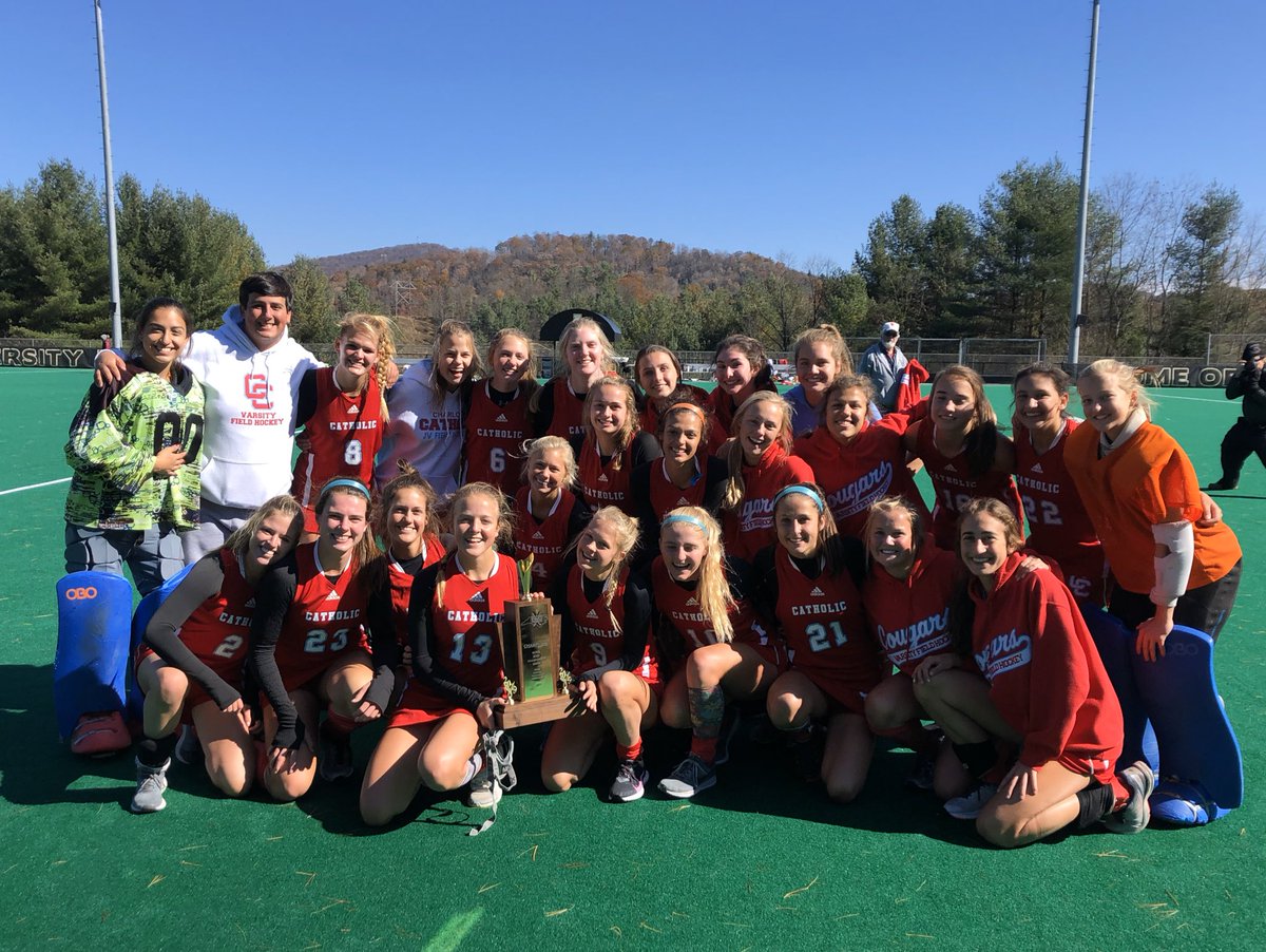 CharCatholicFH's tweet photo. Happy National Field Hockey Day 🏑❤️💙🐾 https://t.co/0y8VwJ86I0