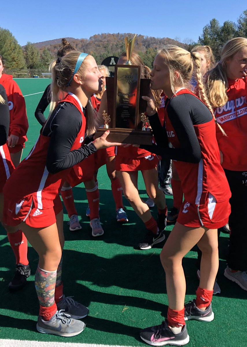CharCatholicFH's tweet photo. Happy National Field Hockey Day 🏑❤️💙🐾 https://t.co/0y8VwJ86I0