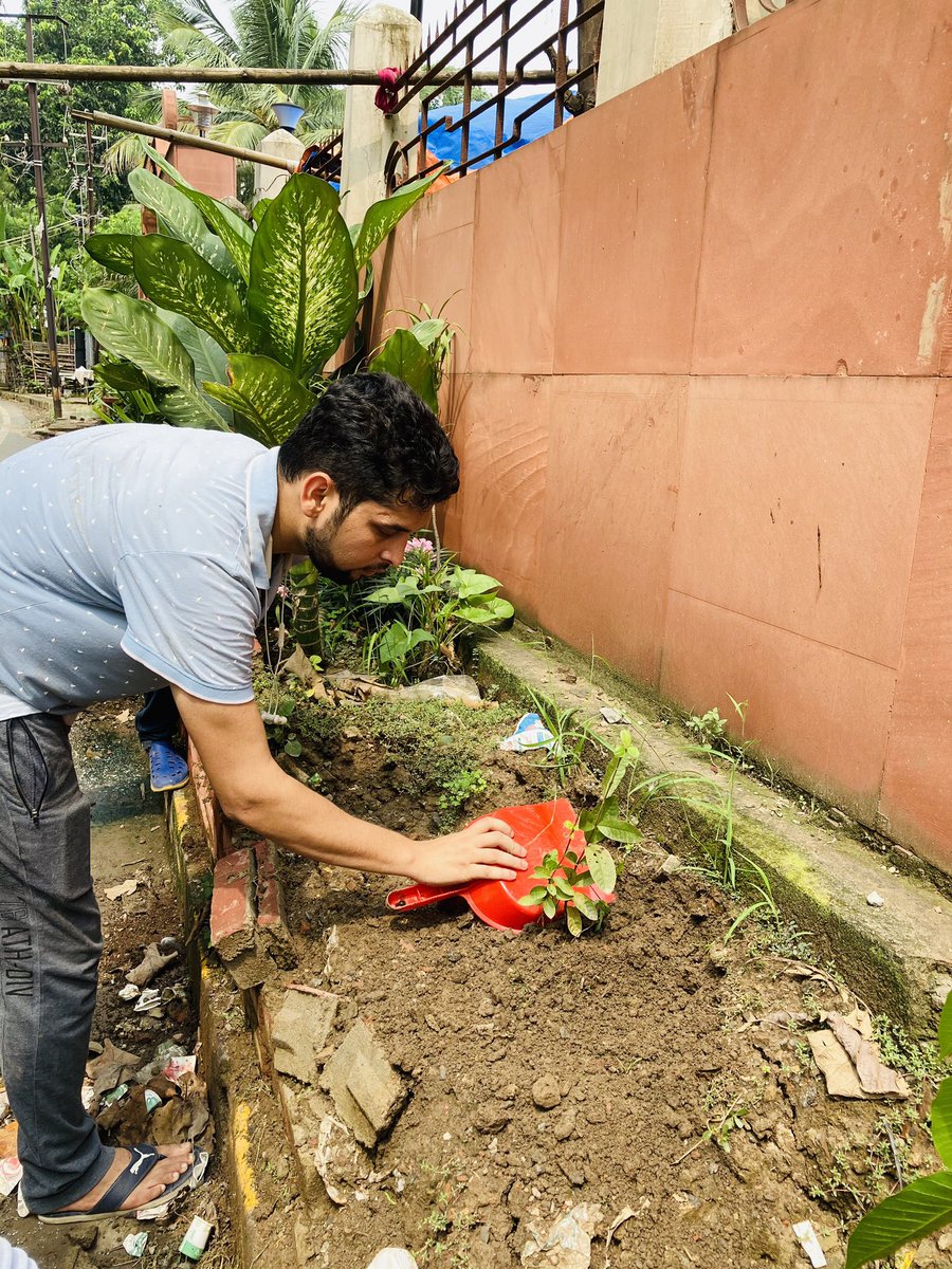 Yoshitapatward1's tweet photo. Plant for environment or SSR and his dream ❤️ #forSSR #SSR @anky1912 @shwetasinghkirt https://t.co/W7TtRX9SKW