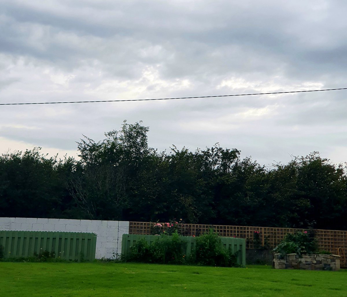 MAYOMADnotblog1's tweet photo. sun 🌞??? heatwave??? Indian summer??? #mearse 🥴☹ https://t.co/M11hmA8xck